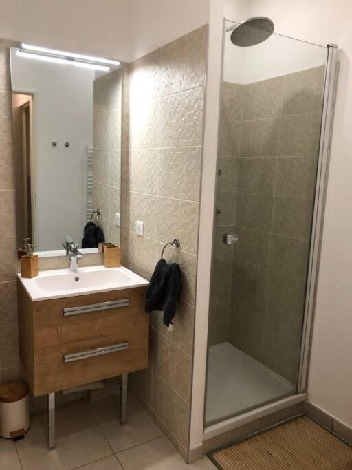 Brand New 1 Bedroom Flat With Parking- 5 Min Paris Pte De Versailles Issy-les-Moulineaux Exteriör bild