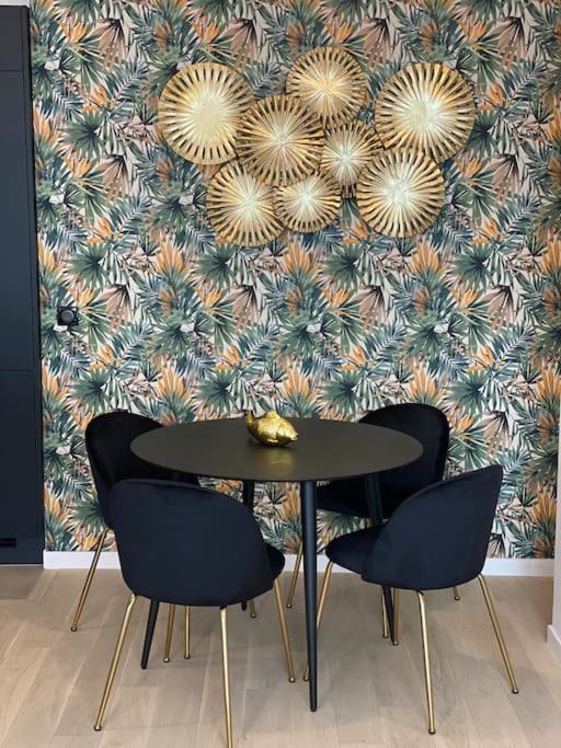 Brand New 1 Bedroom Flat With Parking- 5 Min Paris Pte De Versailles Issy-les-Moulineaux Exteriör bild